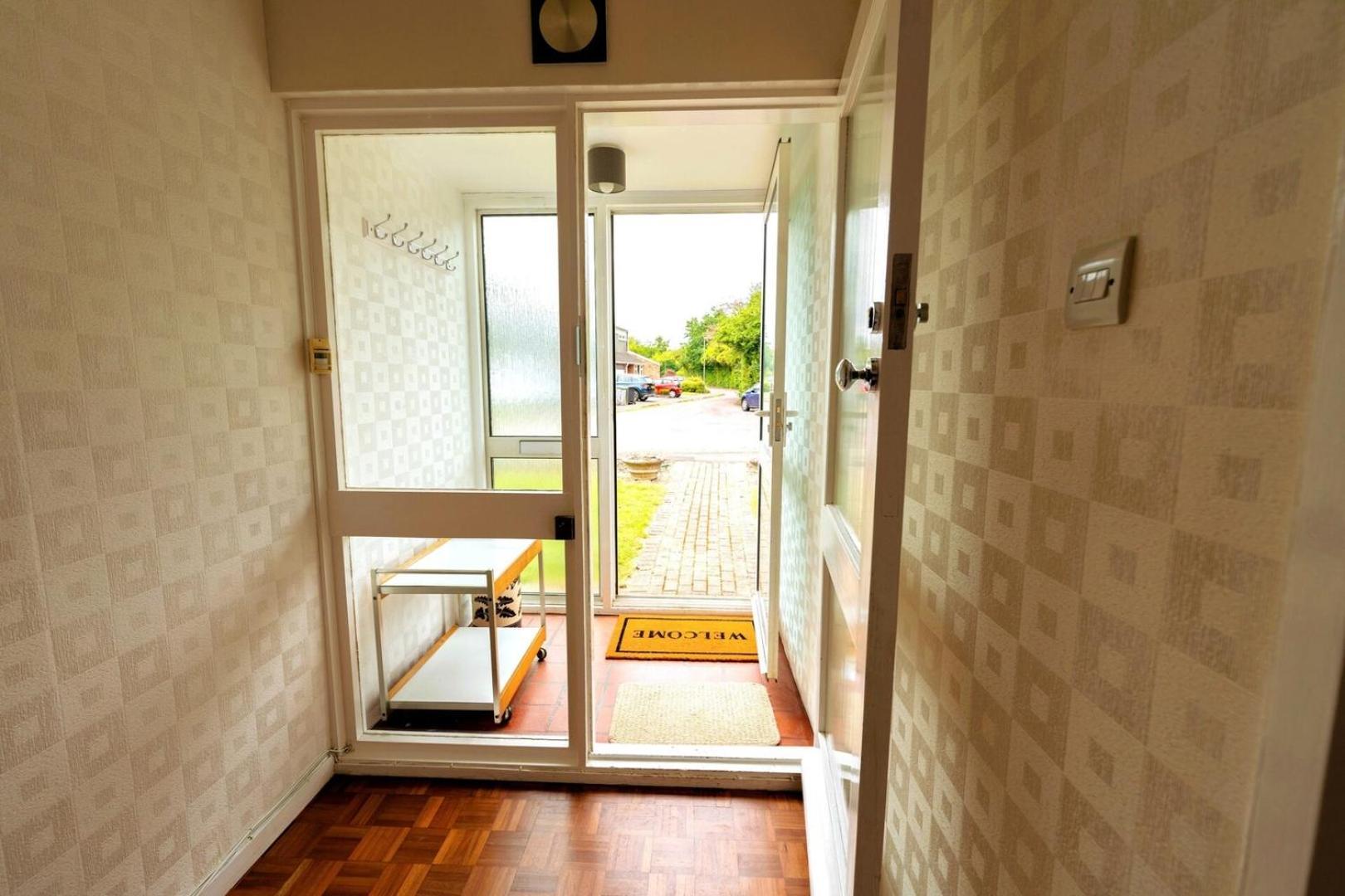 Spacious Family Bungalow With Garden For Up To 7 엡솜 외부 사진